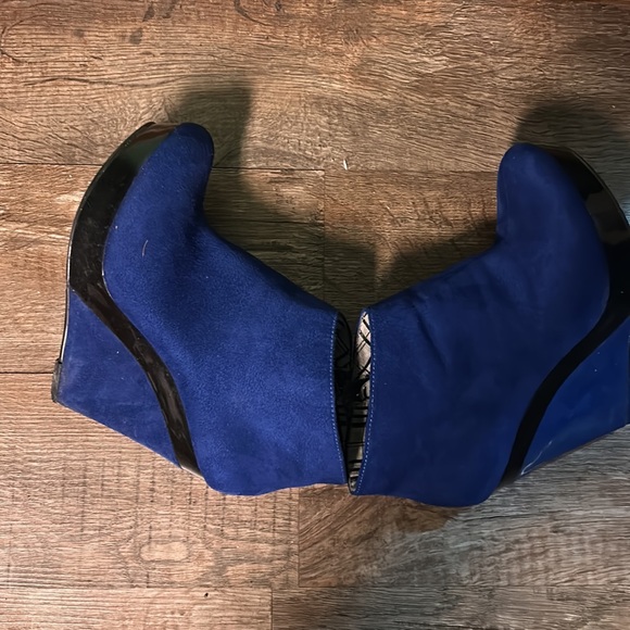 Michael Antonio Royal blue suede & black patent leather wedge bootie 8.5 - Picture 5 of 8